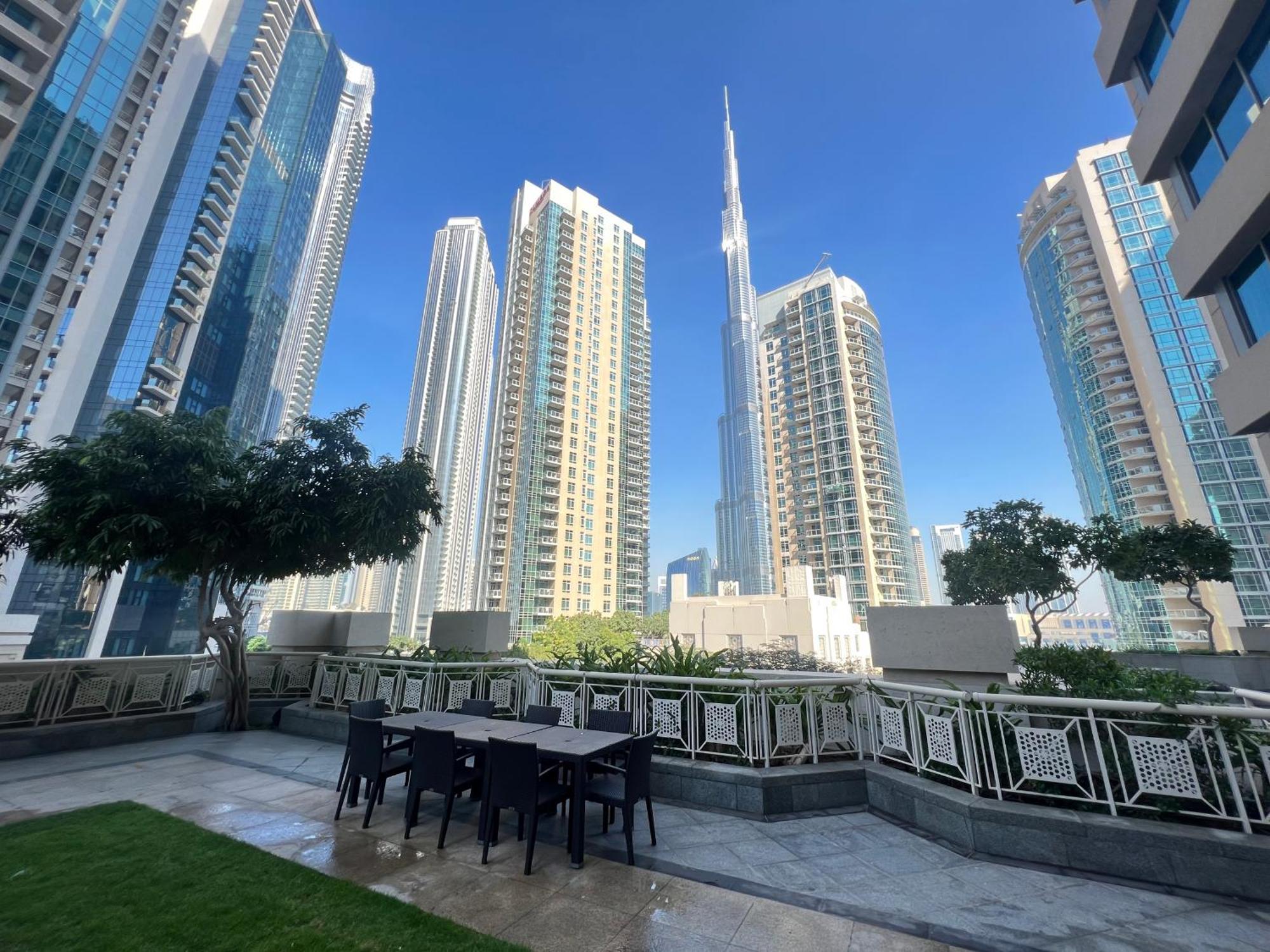 Prestige Living 2Br With Full Burj Khalifa And Fountain View By Auberge ドバイ エクステリア 写真