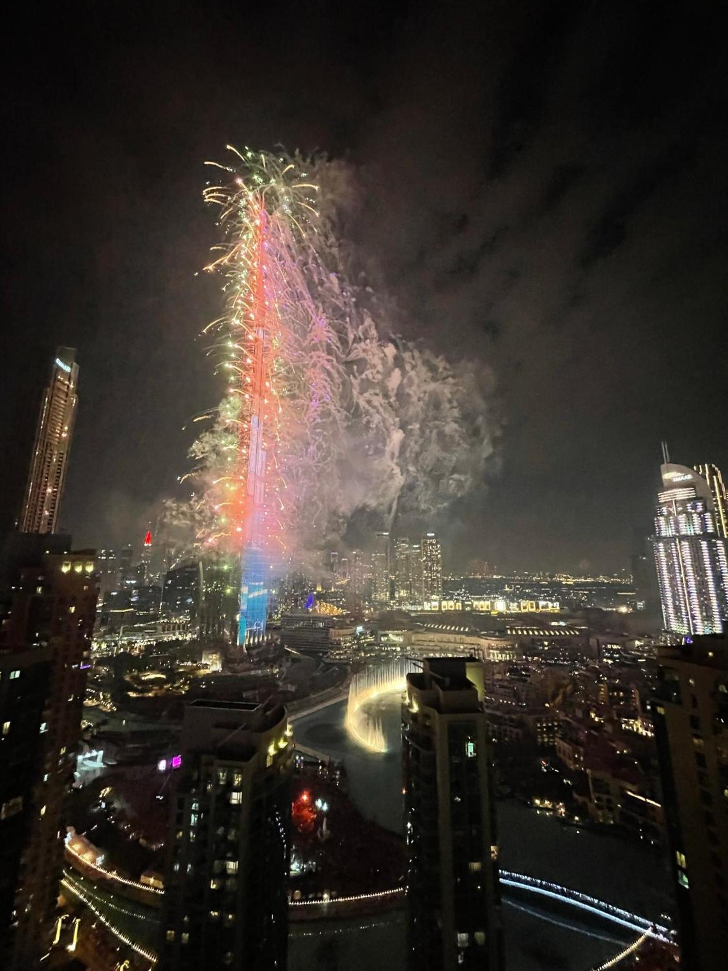 Prestige Living 2Br With Full Burj Khalifa And Fountain View By Auberge ドバイ エクステリア 写真