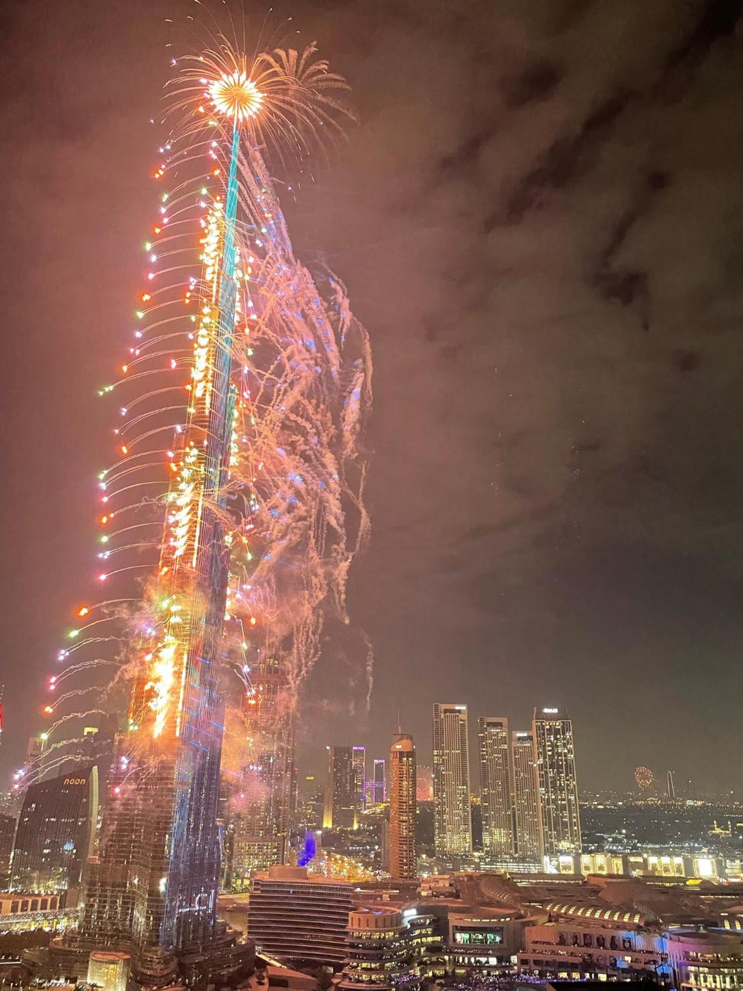 Prestige Living 2Br With Full Burj Khalifa And Fountain View By Auberge ドバイ エクステリア 写真